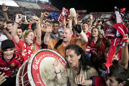 El Nàstic celebra la permanència a Segona.