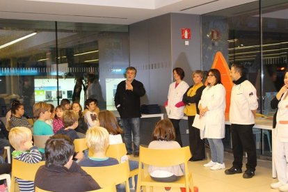 El taller de cocina fue impartido por los profesionales del servicio de cocina del Hospital Joan XXIII.