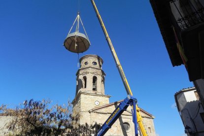 El nuevo coronamiento consiste en una cúpula de forma semiesférica, con lentejuela y cruz proyectada por la arquitecta Emilia Juan-Dalac.