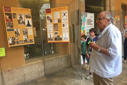 L'historiador Magí Benito en la inauguració de l'exposició.