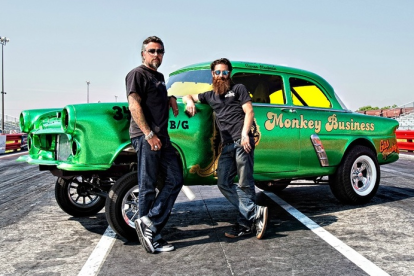 Els protagonistes del programa televisiu Fast'n Loud s'encarreguen de reconstruir cotxes en mal estat.