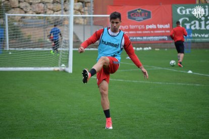 Bustos, entrenando con el Nàstic.