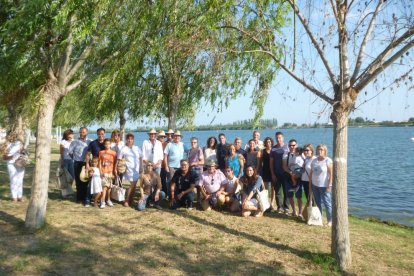 Fotografia de familia dels participants a la trobada