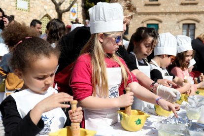 Els infants han elabotat el seu pròpi xató durant el matí.