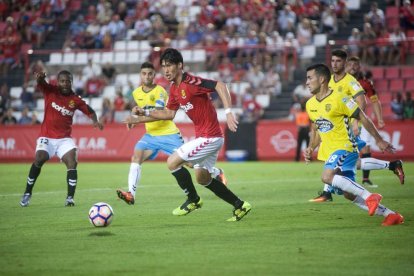 Daisuke Suzuki, durant el partit del passat diumenge, contra l'Albacete, al Nou Estadi.