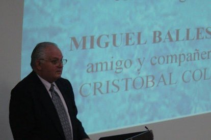 Ernest Vallhonrat, durante la presentación del libro que dedicó a Miquel Ballester.