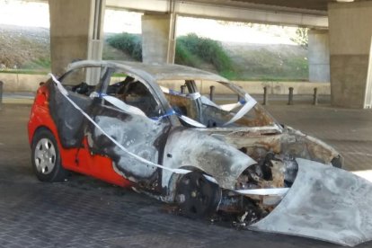 El coche se quemó la madrugada del pasado día cinco hacia el día seis de enero.