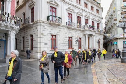 El col·lctiu sigue manifestándose cada día en la plaza del Mercado.