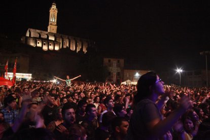 Els concerts a l'aparcament del Barri Vell són els més multitudinaris del Sant Joan vallenc.