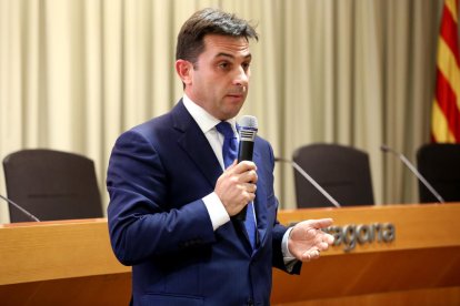 Albiac, ahir a l'ate de presentació de la candidatura a la Sala de l'Autoritat Portuària.