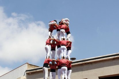 5de9 amb folre de la Colla Vella dels Xiquets de Valls a la Bisbal del Penedès.