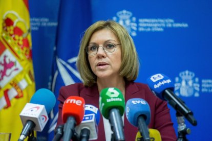 La ministra de Defensa, María Dolores de Cospedal, durante la rueda de prensa en la OTAN celebrada en Bruselas.