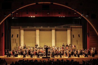 Las bandas actuaron conjuntamente con un repertorio creado por la ocasión.