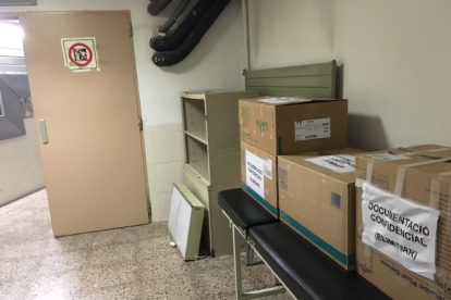 Las cajas estaban en un pasillo sin ningún tipo de privacidad ni protección.