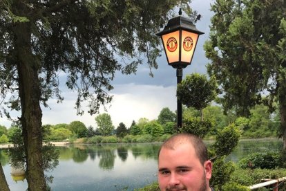 David Godall prenent una cervesa al llac Willersinnweiher See.