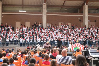 400 alumnes de tercer de primària participen a la Cantata 'Florinda, la vaca pallassa'