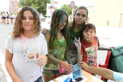 La Comparsa de La Unió celebra els 25 anys amb centenars de persones