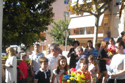 L'Escola Elisabeth de Salou és una de les entitats que ha participat en l'ofrena.