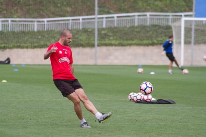 El cordobés Pichu Atienza, durante uno de los entrenamientos a las órdenes de Natxo González.