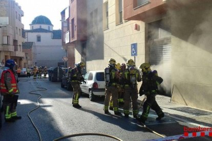 Nou dotacions de bombers han treballat en l'extinció