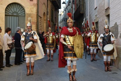 La Guardia de Honor de los Armados de la Sangre pasando por la calle de la Nave.