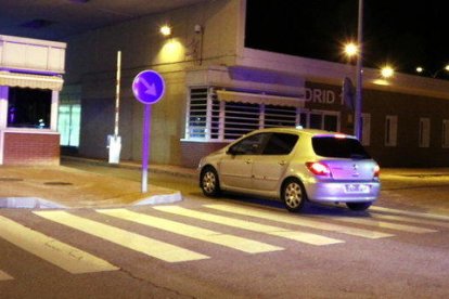 Imagen del vehículo policial que traslada a Carme Forcadell entrante a la prisión de Alcalà Meco.