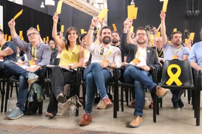 La portaveu d'ERC, Marta Vilalta, el president del Parlametn, Roger Torrent, i el vicepresident del Govern, Pere Aragonès, durant la Conferència Nacional dels republicans a La Farga de l'Hospitalet.