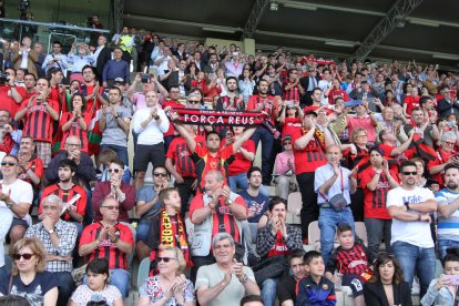 Les graderies de l'Estadi roig-i-negre durant el partit de l'ascens a la categoria de plata, en la tornada contra el Racing de Santander.