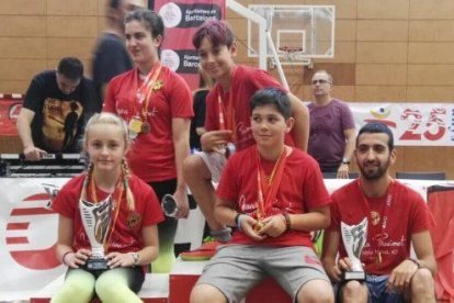 Imatge dels integrants de la secció de patinatge en línia del Club Gimnàstic que van participar en les competicions.