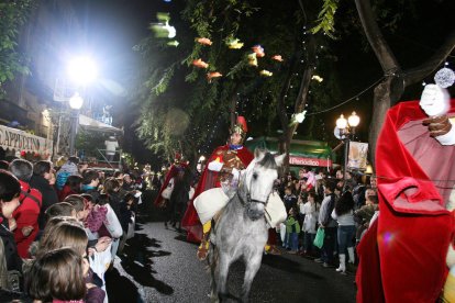 Imatge d'un dels dotze cavalls que tradicionalment apareixien a la cavalcada tarragonina i que de moment deixaran de fer-ho.