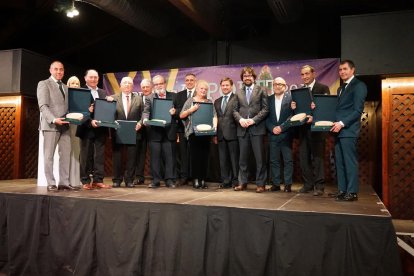 Imatge de família de tots els premiats en la gala celebrada aquest dimecres al restaurant La Boella.