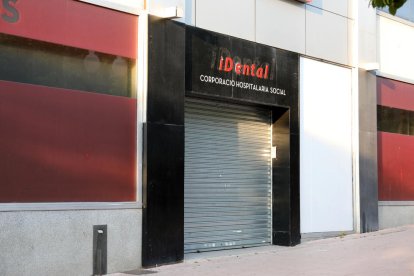 Imatge de la persina tancada de la clínica iDental a Tarragona.