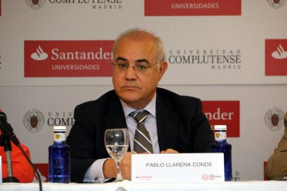 Plano medio del magistrado del Supremo Pablo Llarena como ponente en los cursos de verano de la Complutense.