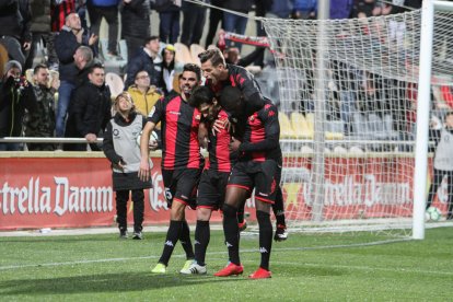 Juan Domínguez, Vítor Silva, Máyor i Yoda celebren el gol que el portuguès va anotar contra el Lorca a l'Estadi.