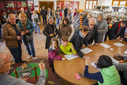 La tradicional rifa del Orfeó Reusenc volvió a recibir una gran afluencia de asistentes.