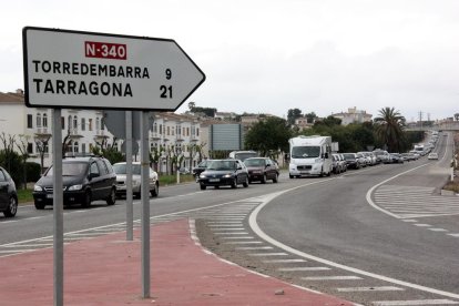 La N-340 a su paso por Torredembarra es un punto donde a menudo se producen retenciones.