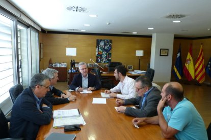 Salou defensa la construcció d'una estació al baixador de PortAventura