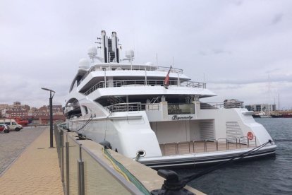 El vaixell, al Port de Tarragona.