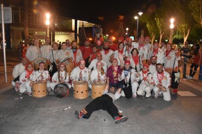 Els participants al correfoc de dissabte a la nit.