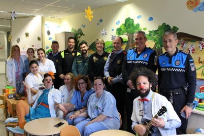 Los agentes han ido a ver a los niños ingresados al hospital tarraconense.