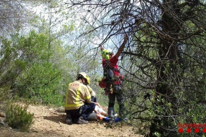 El GRAE ha rescatat la dona en una zona de difícil accés