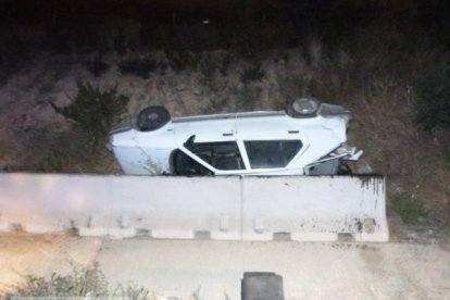 Un camionero drogado hace volcar un coche cuando conducía sin carné