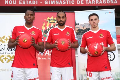 Fali, Dumitru i Pleguezuelo ja llueixen els colors del Nàstic