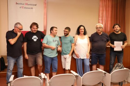 Alguns dels treballadors municipals que s'han mobilitzat en contra de la moció presentada pel Partit Socialista.