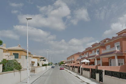 L'incendi va tenir lloc a un habitatge d'Almoradí, al País Valencià.