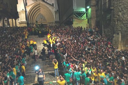 La Baixada de l'Àliga ja s'ha convertit en un acte multitudinari.