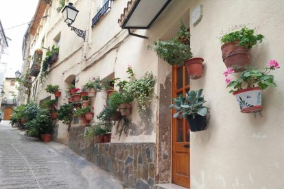 Porrera s'omple de flors i turistes pel concurs de balcons i portals