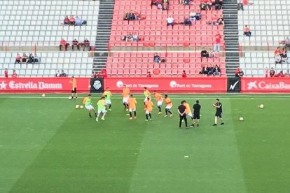 Los jugadores del Nàstic escalven.