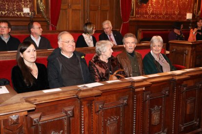 El acto se celebró en el Salo de Plena con presencia de los hijos de Abelló, Mireia y Miquel.