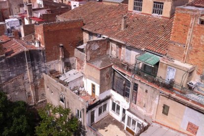 Els immobles estan als carrers Sant Jaume, Closa de Freixa, Sant Benet i Sant Francesc.